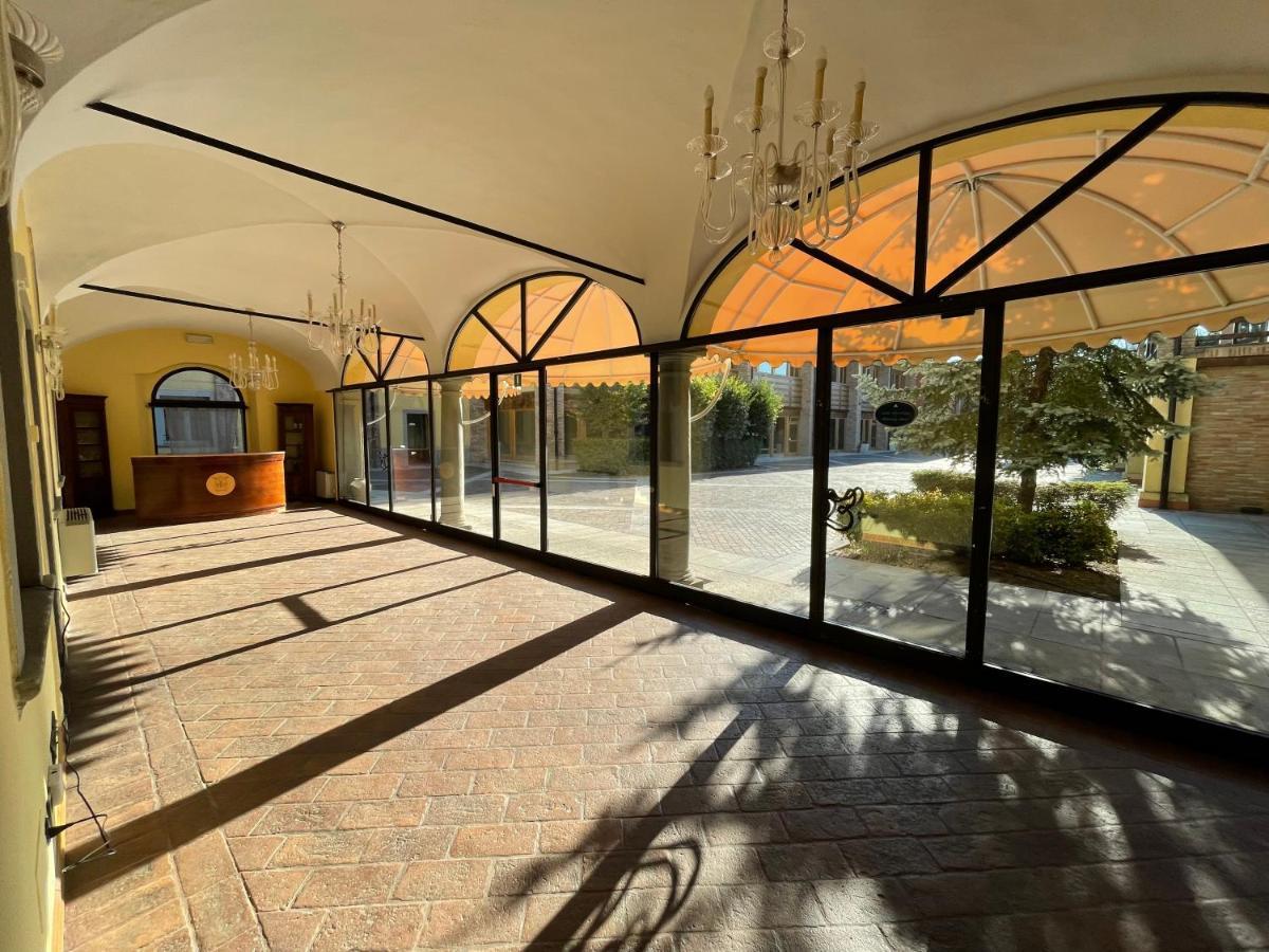 Bes Hotel Bergamo La Muratella Cologno al Serio Exterior foto