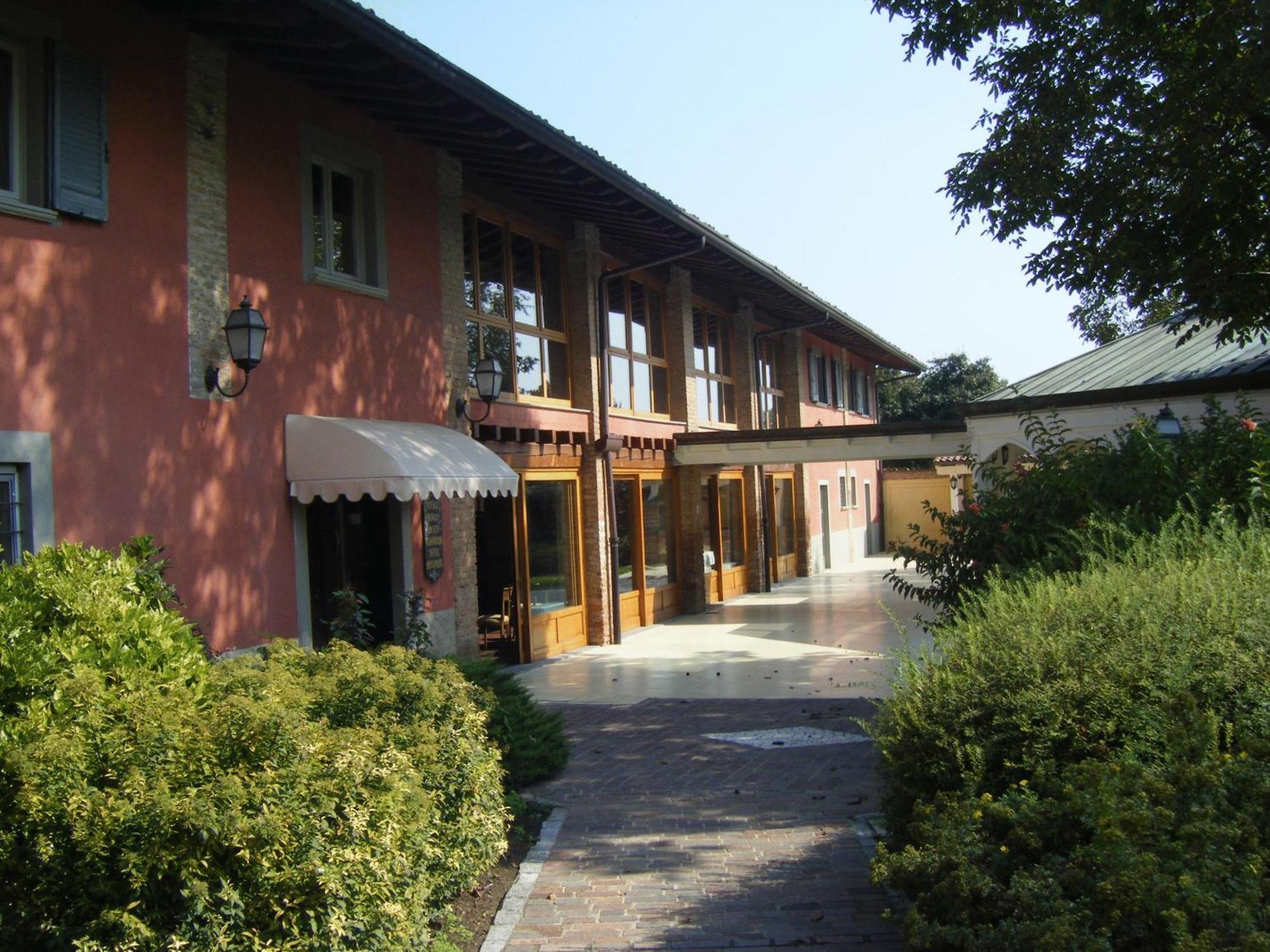 Bes Hotel Bergamo La Muratella Cologno al Serio Exterior foto