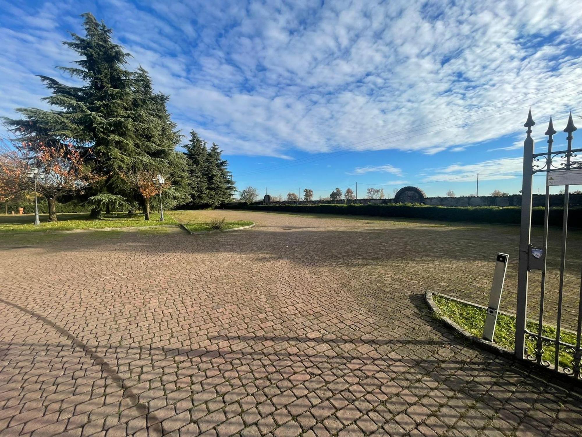 Bes Hotel Bergamo La Muratella Cologno al Serio Exterior foto