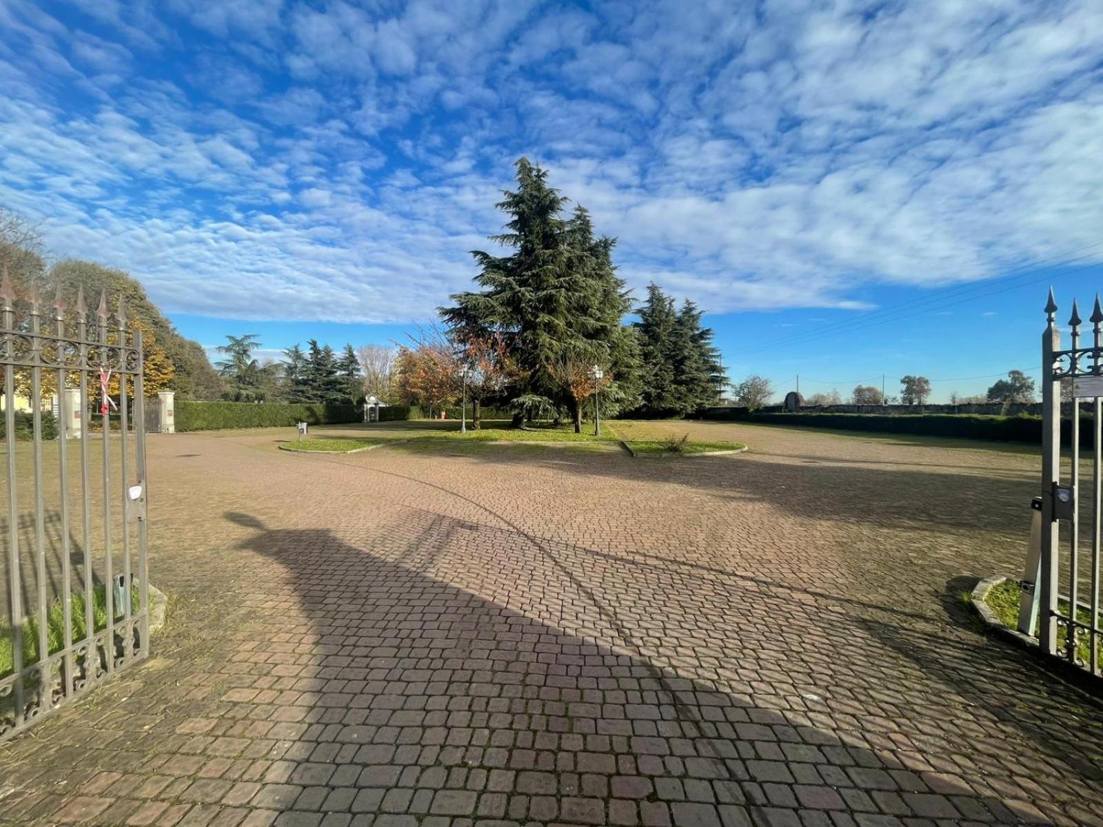 Bes Hotel Bergamo La Muratella Cologno al Serio Exterior foto