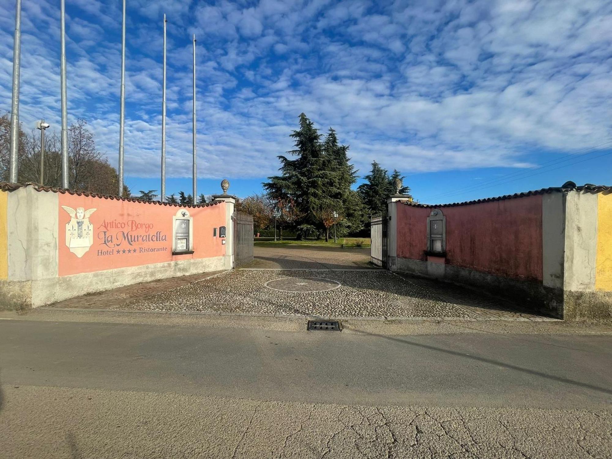 Bes Hotel Bergamo La Muratella Cologno al Serio Exterior foto