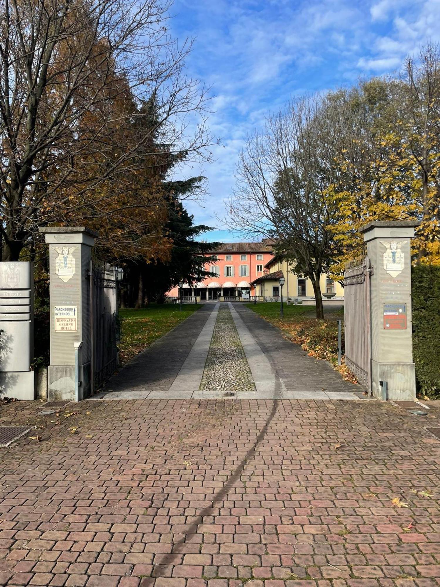 Bes Hotel Bergamo La Muratella Cologno al Serio Exterior foto