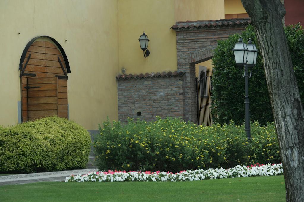 Bes Hotel Bergamo La Muratella Cologno al Serio Exterior foto