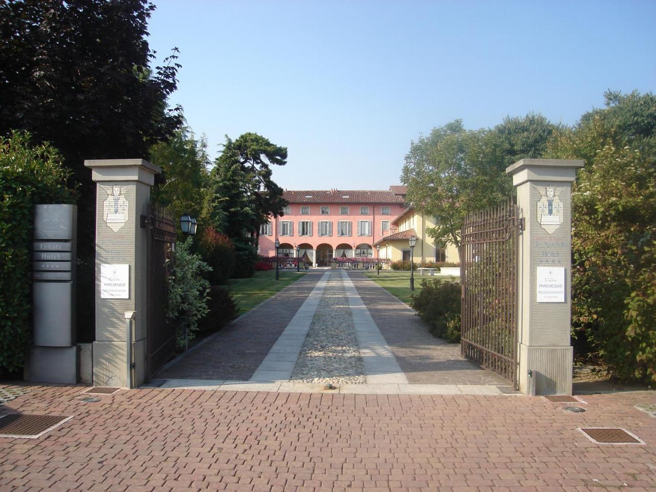 Bes Hotel Bergamo La Muratella Cologno al Serio Exterior foto