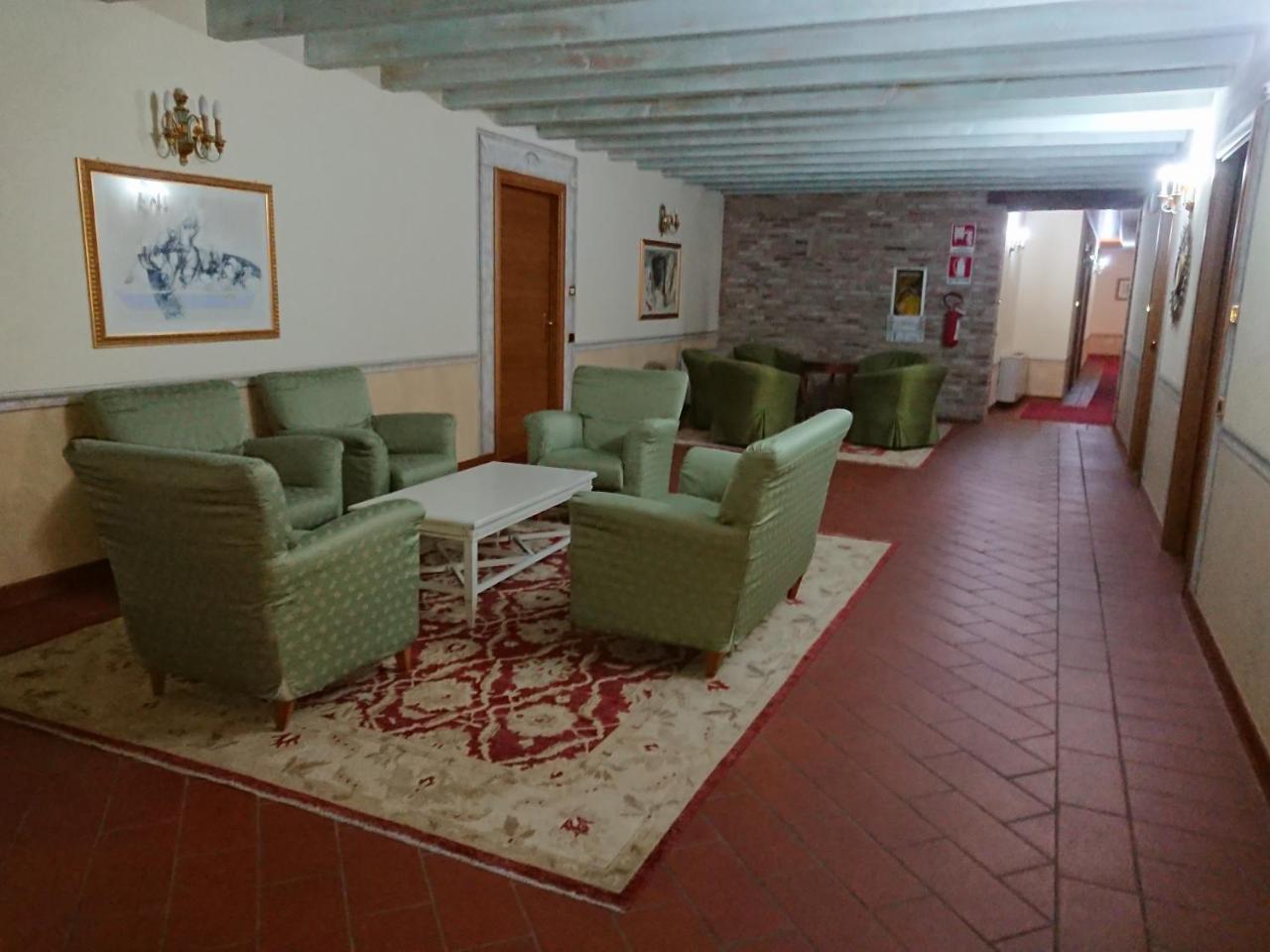Bes Hotel Bergamo La Muratella Cologno al Serio Exterior foto